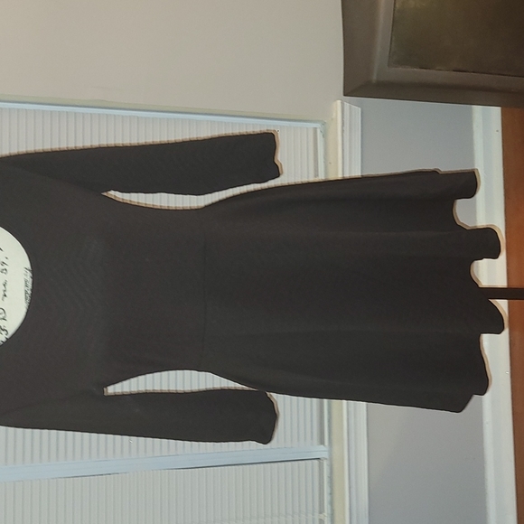 3/4 sleeve little  black dress with design - Picture 2 of 9